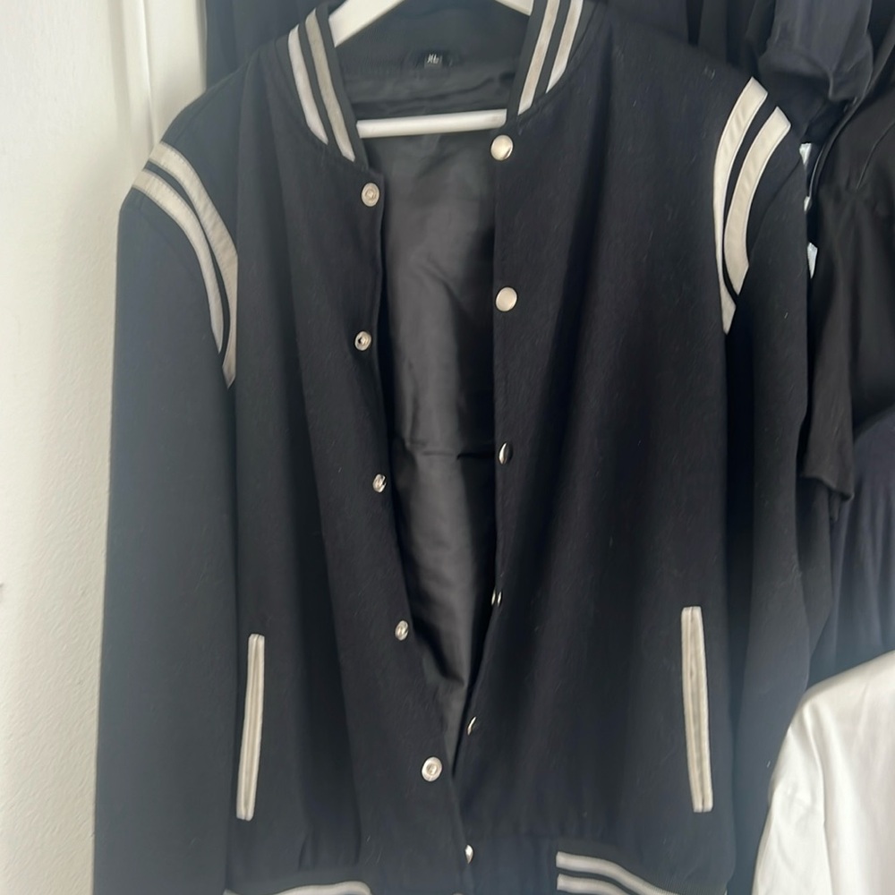jacket in perfect condition but a little faded on the collar